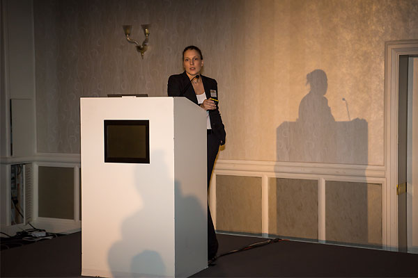 Dr. Stefanie Kriegelstein stellte beim GFFC-Symposium in München das Projekt vor, das sie mit dem Forschungsstipendium der GFFC und der Firma Axomed GmbH auf den Weg gebracht hat.